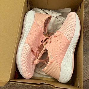 NWT new balance light pink tennis shoes WIDE FIT